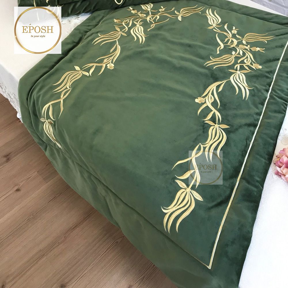 Velvet Embroidered Prayer Mat - Green
