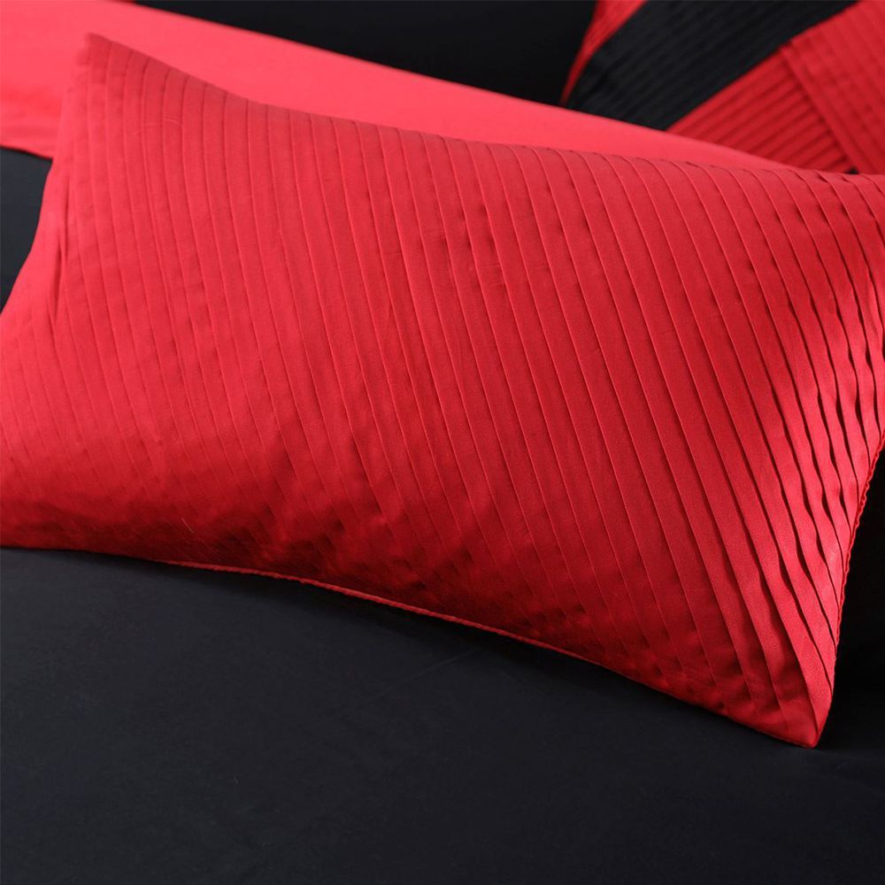 Red and Black Embellish Pleats Duvet Set