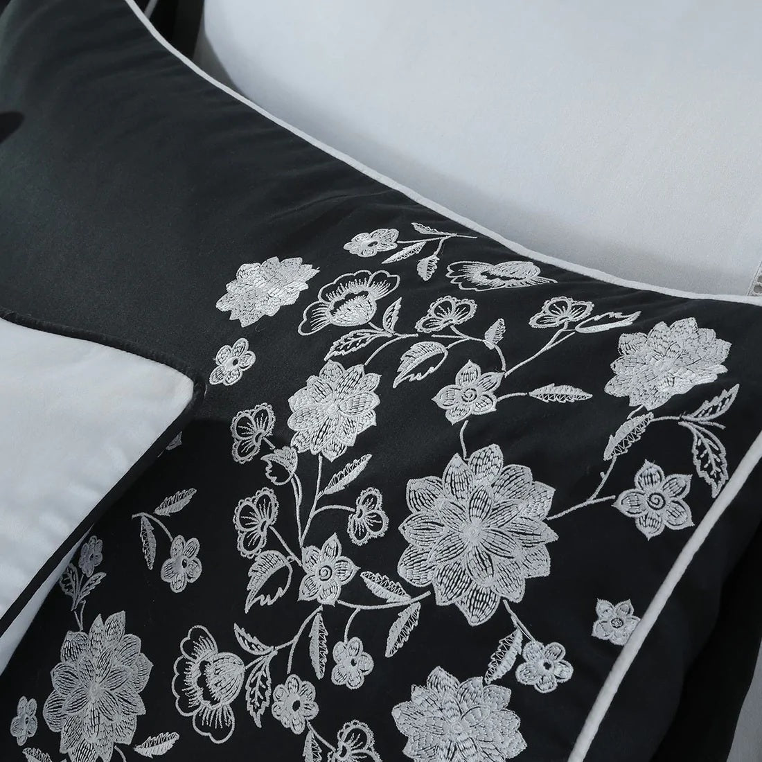 Luxury Embroidered Duvet Set - Black