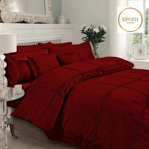 Exotic Embellish Box Pleated Duvet Set - Maroon