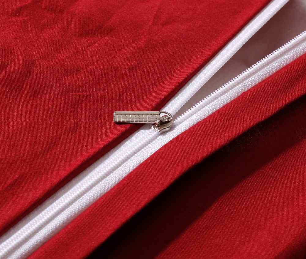 Exotic Embellish Cross Pleated Duvet Set - Red