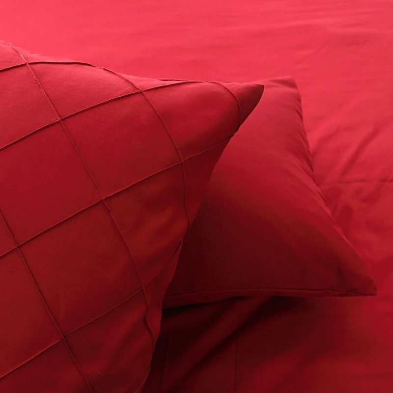 Exotic Embellish Cross Pleated Duvet Set - Maroon